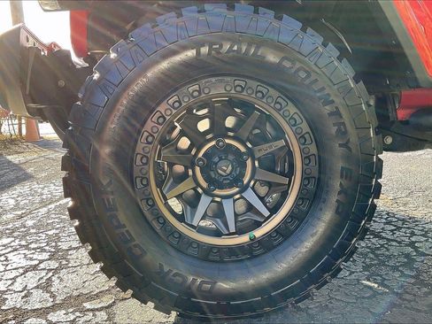 Used 2019 Jeep Wrangler Unlimited Sahara AWD/4WD image 8