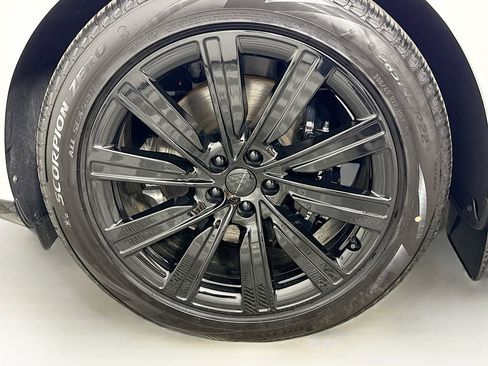 New 2026 Land Rover Range Rover Long Wheelbase SE AWD/4WD image 31