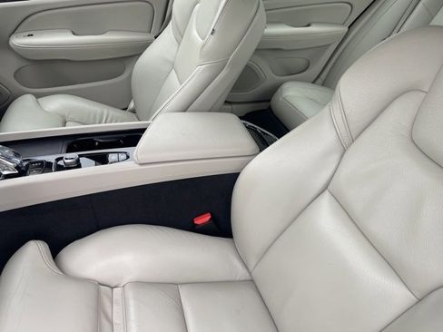 Used 2022 Volvo S60 B5 Inscription image 24
