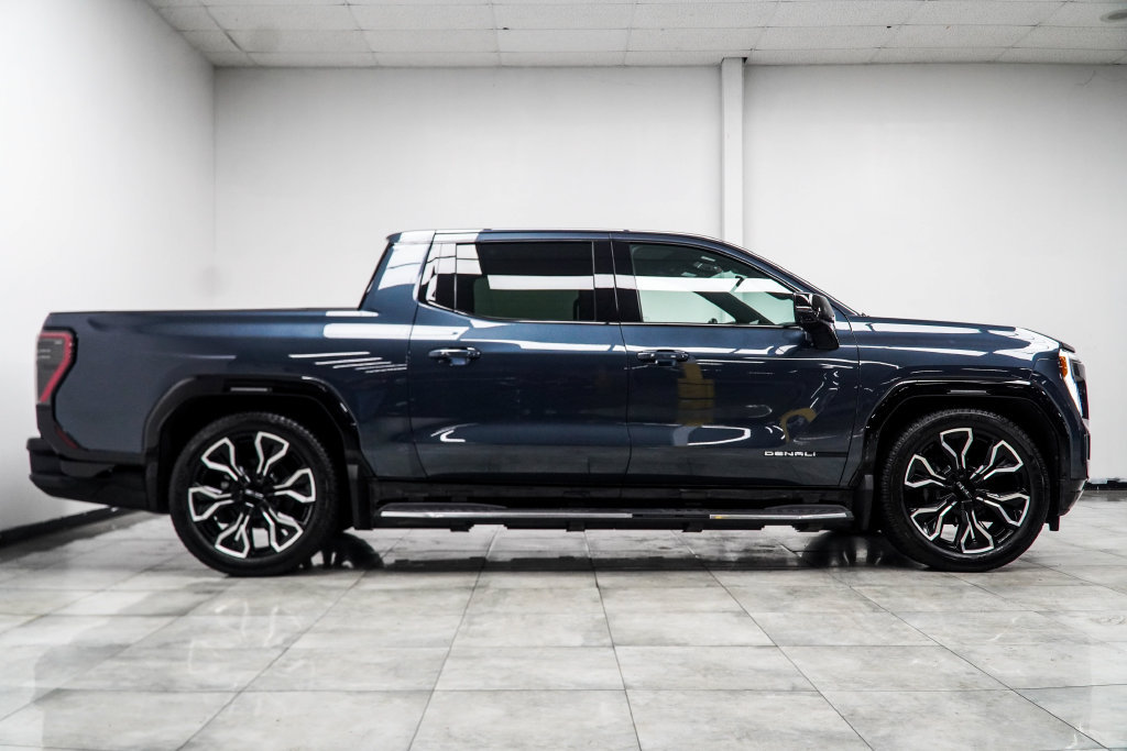 Used 2025 GMC Sierra EV Denali AWD/4WD image 10