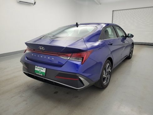 Used 2025 Hyundai Elantra SEL FWD image 9