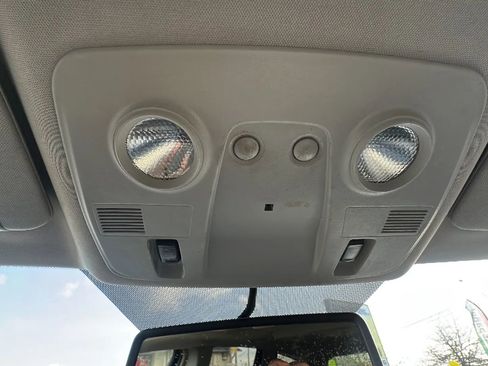 Used 2009 Chevrolet Traverse LT image 17