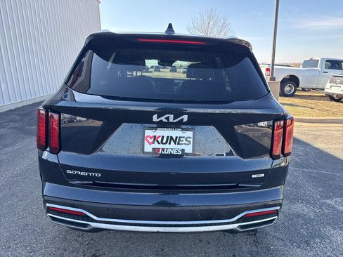 Used 2023 Kia Sorento EX AWD/4WD image 5