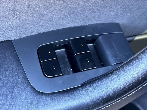 Used 2021 Tesla Model Y Performance image 12