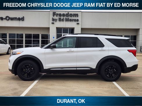 Used 2024 Ford Explorer XLT w/ Equipment Group 202A AWD/4WD image 3