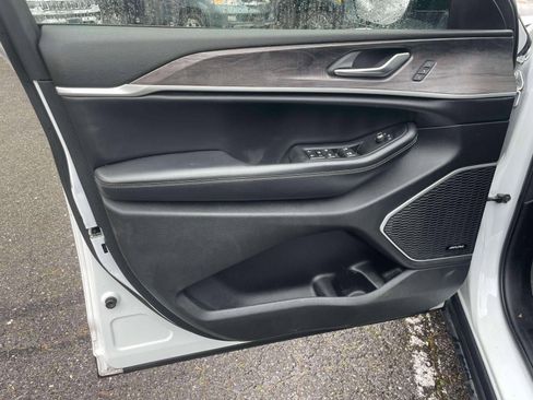 Used 2021 Jeep Grand Cherokee L Limited image 16