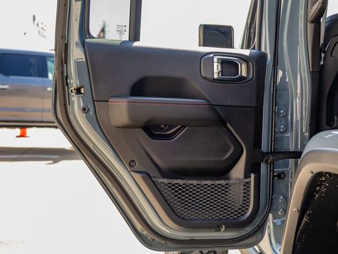 Used 2025 Jeep Wrangler Unlimited Rubicon image 37