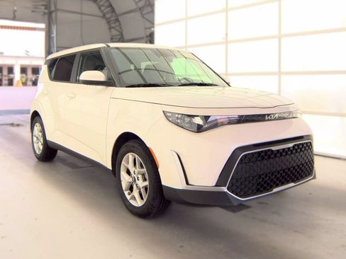 Used 2025 Kia Soul LX w/ LX Technology Package FWD image 3