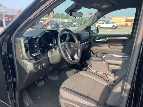 Used 2025 Chevrolet Silverado 1500 LT image 10