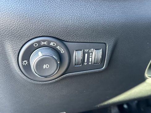 New 2026 Jeep Compass Trailhawk w/ Sun, Sound & Navigation Group AWD/4WD image 28