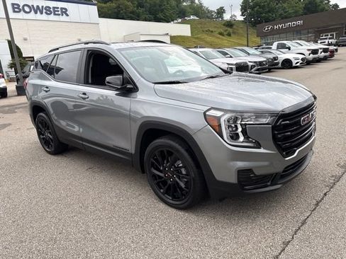 Used 2023 GMC Terrain SLE w/ Driver Convenience Package AWD/4WD image 7