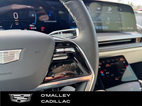 New 2026 Cadillac Vistiq Sport w/ LPO, Floor Liner Package image 17