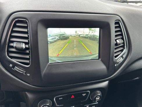 Used 2021 Jeep Compass Latitude image 30