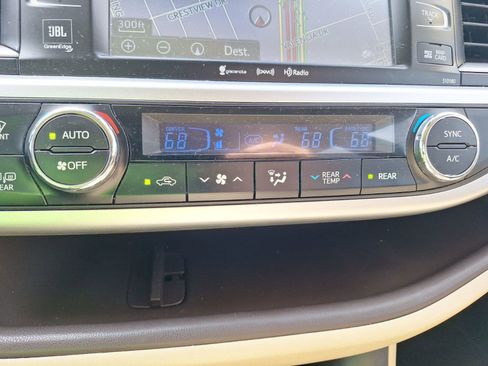 Used 2018 Toyota Highlander Limited Platinum image 27