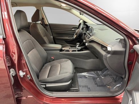 Used 2024 Nissan Altima 2.5 SV FWD image 15