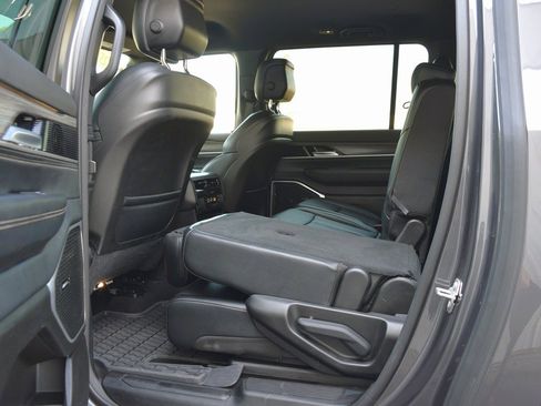 Used 2024 Jeep Wagoneer L Series III w/ Flexible Seating Group image 32