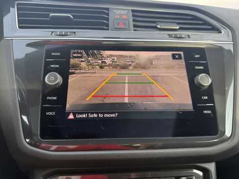 Used 2020 Volkswagen Tiguan SE R-Line image 29