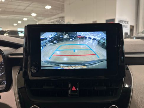 Used 2025 Toyota Corolla LE image 21