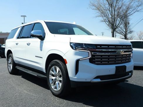 Used 2023 Chevrolet Suburban Premier image 3
