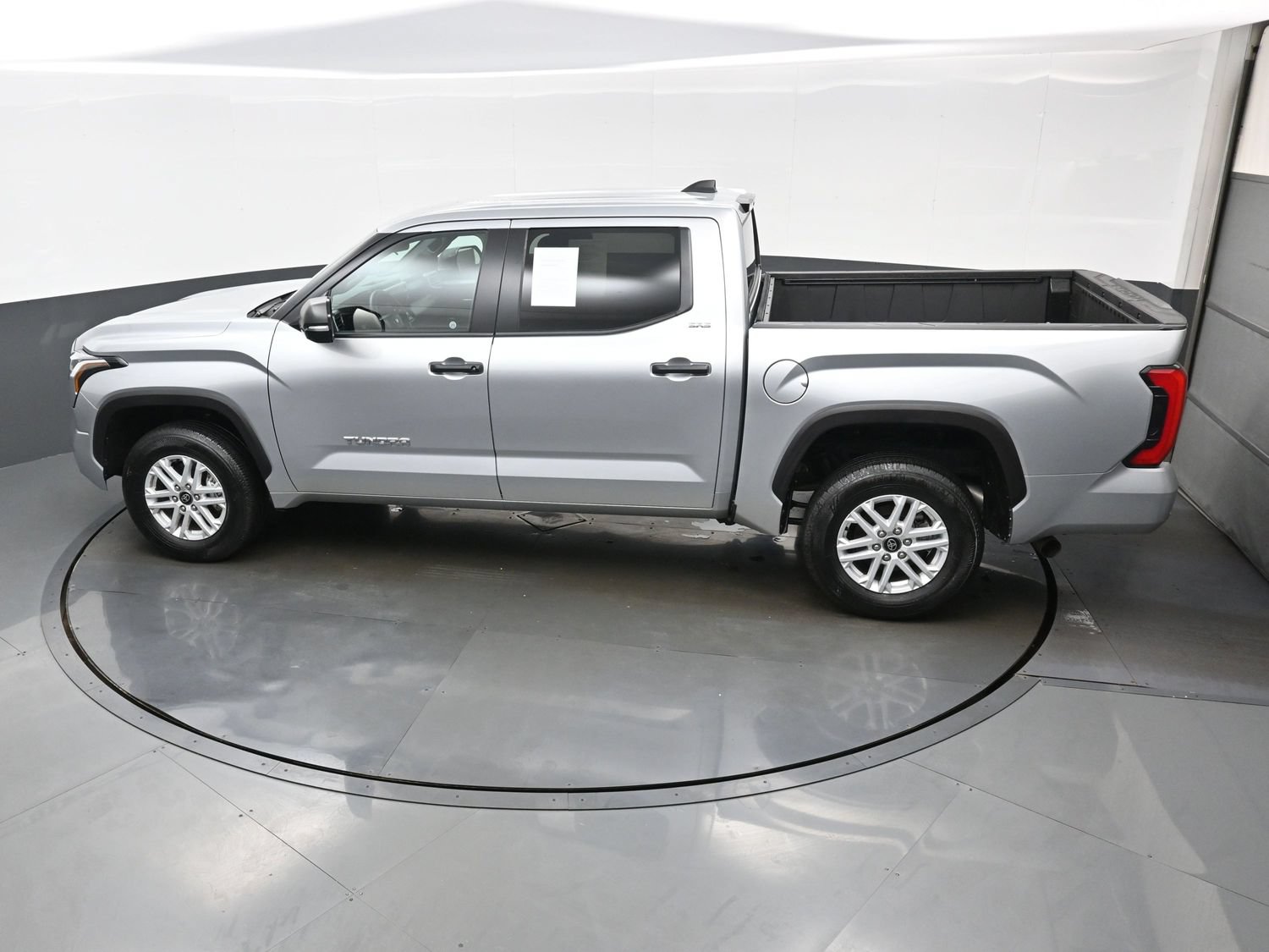 Used 2025 Toyota Tundra SR5 w/ SR5 Convenience Package AWD/4WD image 38
