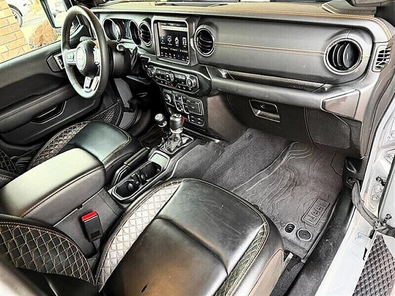Used 2023 Jeep Wrangler Unlimited Sahara AWD/4WD image 7