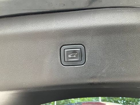 Used 2018 Buick Enclave Premium FWD image 19