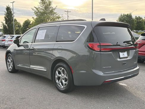 Used 2023 Chrysler Pacifica Limited FWD image 5