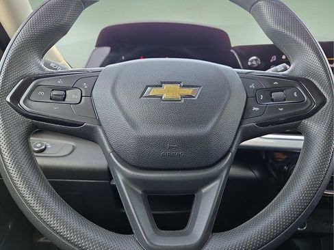 Used 2025 Chevrolet Trax LT FWD image 24