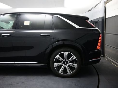 Used 2025 Cadillac Escalade IQ Luxury 2 w/ LPO, Premium Carpet Package AWD/4WD image 8
