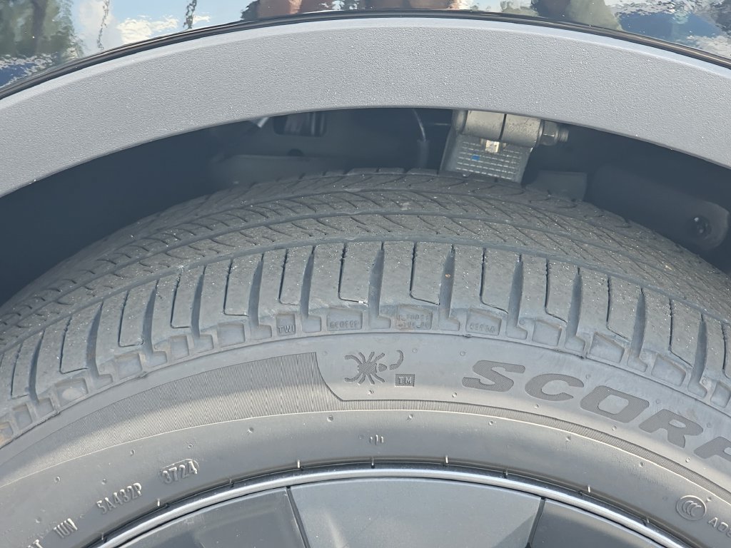 Used 2025 Tesla Model Y Long Range RWD image 24