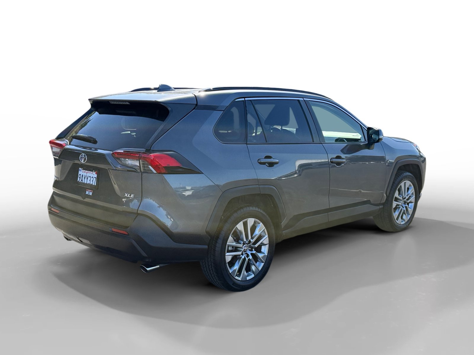 Used 2021 Toyota RAV4 XLE Premium FWD image 5