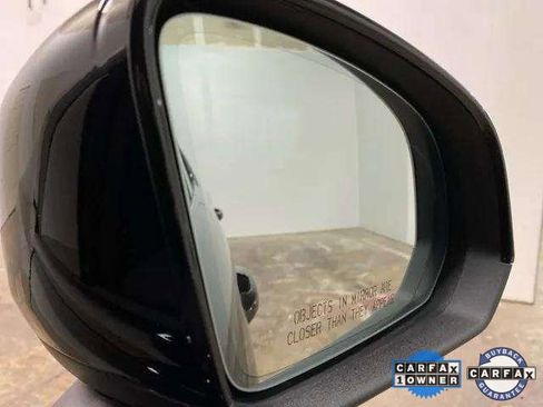 Used 2025 Volvo XC40 B5 Plus image 88