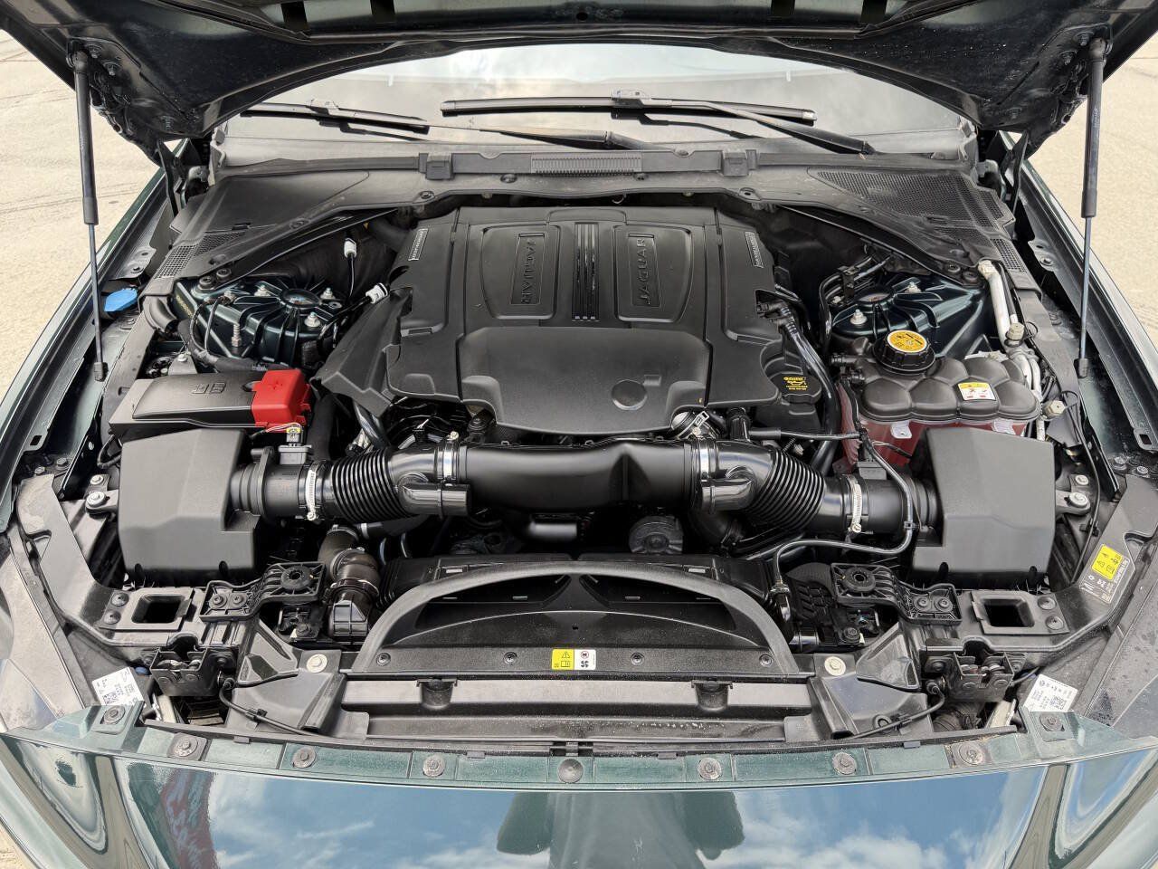 Used 2017 Jaguar XE Prestige RWD image 27