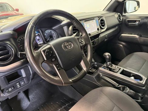 Used 2018 Toyota Tacoma TRD Sport RWD image 12