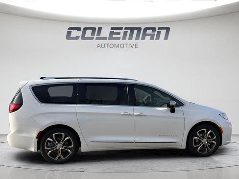 New 2026 Chrysler Pacifica Pinnacle image 6