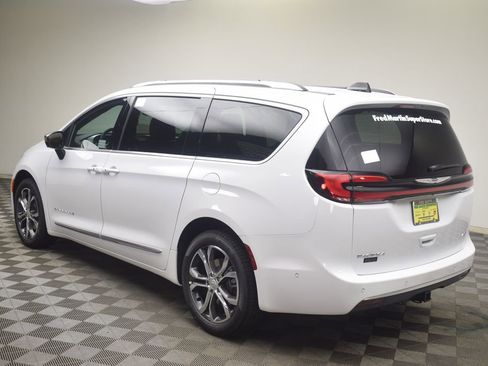 New 2026 Chrysler Pacifica Pinnacle w/ Trailer Tow Group image 12