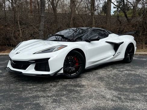 Used 2025 Chevrolet Corvette Z06 w/ Battery Protection Package image 1