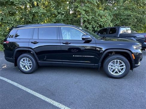 New 2025 Jeep Grand Cherokee L Laredo w/ Luxury Tech Group I AWD/4WD image 9
