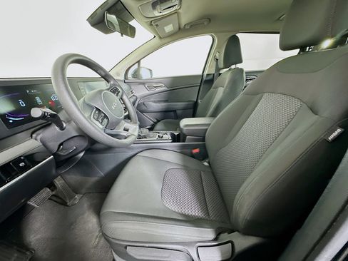 Used 2025 Kia Sportage LX image 13