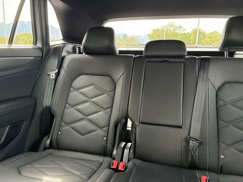 Used 2025 Volkswagen Atlas Cross Sport SE AWD/4WD image 41