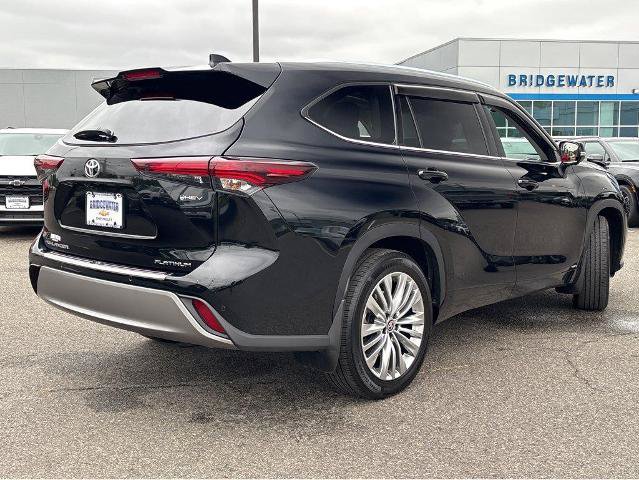 Used 2025 Toyota Highlander Platinum AWD/4WD image 10