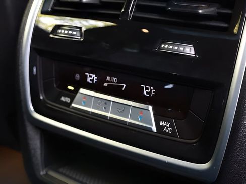 Used 2022 BMW X5 sDrive40i w/ M Sport Package RWD image 39