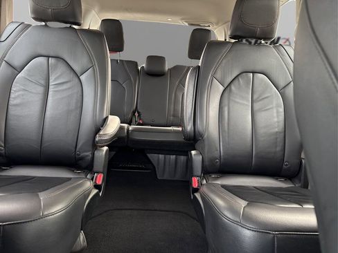 Used 2017 Chrysler Pacifica Touring-L image 19