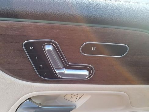 Used 2023 Mercedes-Benz EQB 300 4MATIC image 57