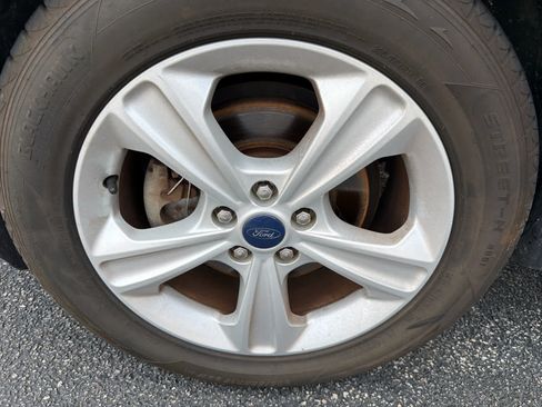 Used 2015 Ford Escape SE w/ Equipment Group 201A FWD image 26