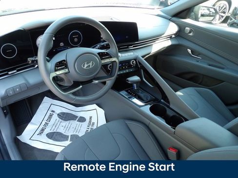 Certified 2025 Hyundai Elantra SEL FWD image 9