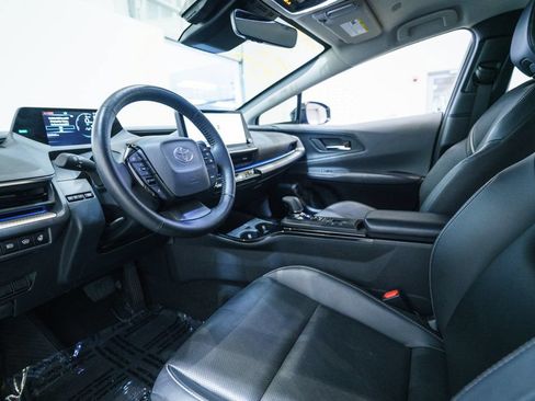 Used 2025 Toyota Prius XLE FWD image 4