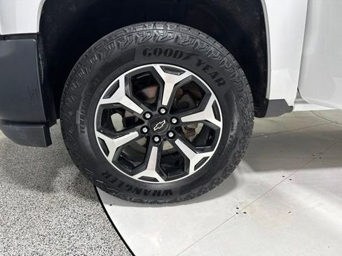 Used 2018 Chevrolet Silverado 1500 W/T w/ Trailering Package AWD/4WD image 4