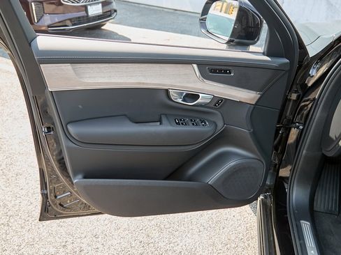 New 2025 Volvo XC90 B6 Plus w/ Protection Package image 8