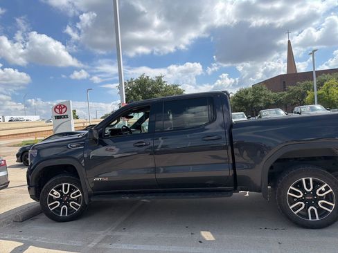 Used 2022 GMC Sierra 1500 AT4 w/ AT4 Premium Package AWD/4WD image 5